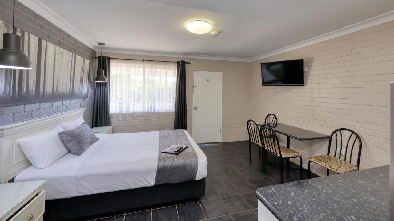 Country Leisure Motor Inn Даббо Экстерьер фото