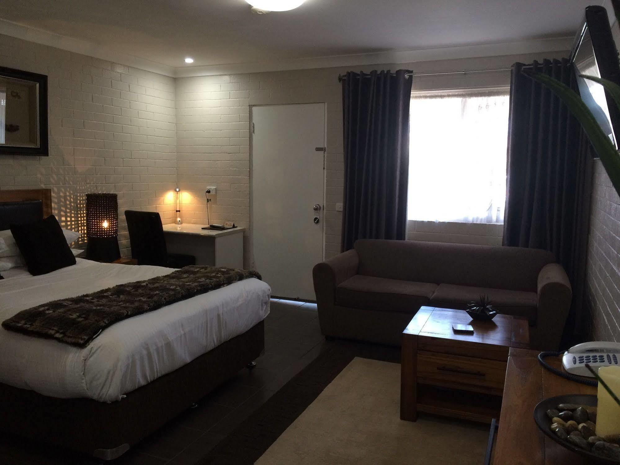 Country Leisure Motor Inn Даббо Экстерьер фото